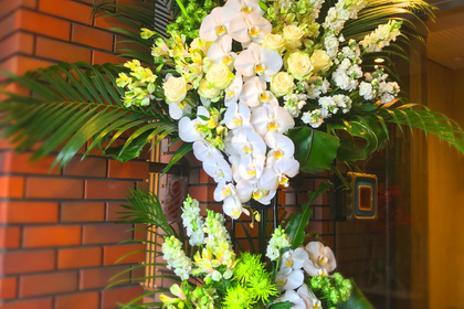 花屋を銀座でお探しならKT.Flowerへ　スタンド花　東京23区配達可能　銀座