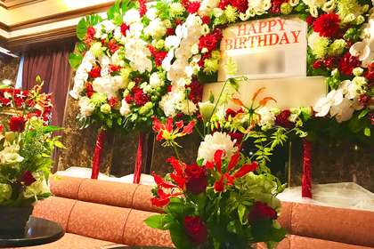 花屋を銀座でお探しならKT.Flowerへ　壁面装花（フラワーウォール）　東京23区配達可能　銀座