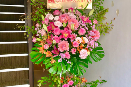 花屋を銀座でお探しならKT.Flowerへ　スタンド花　東京23区配達可能　銀座