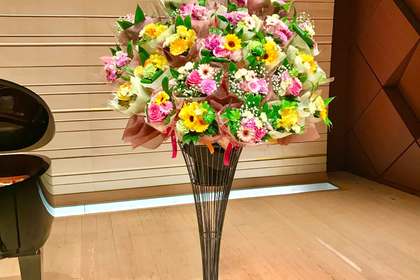 花屋を銀座でお探しならKT.Flowerへ　スタンド花　東京23区配達可能　銀座
